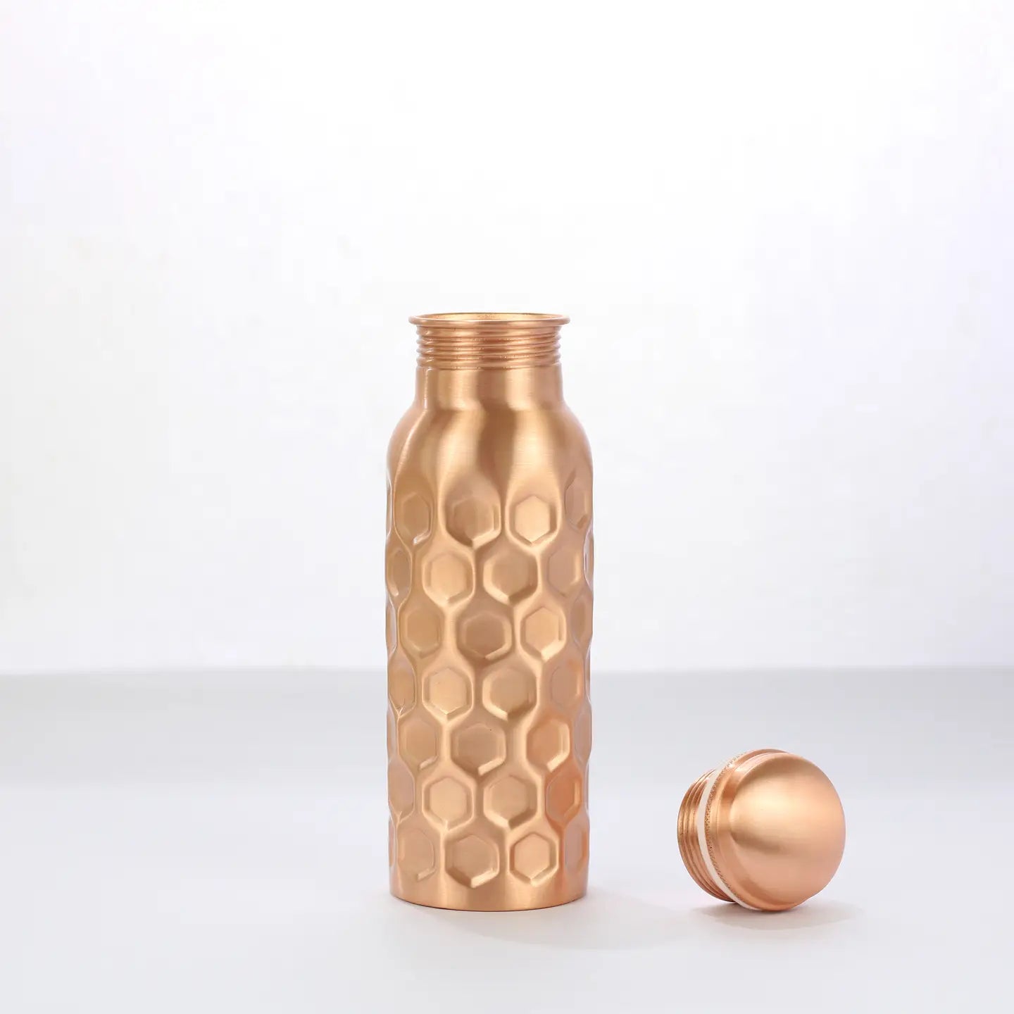 Artisan Diamond-Hammered Copper Bottle (700ml)